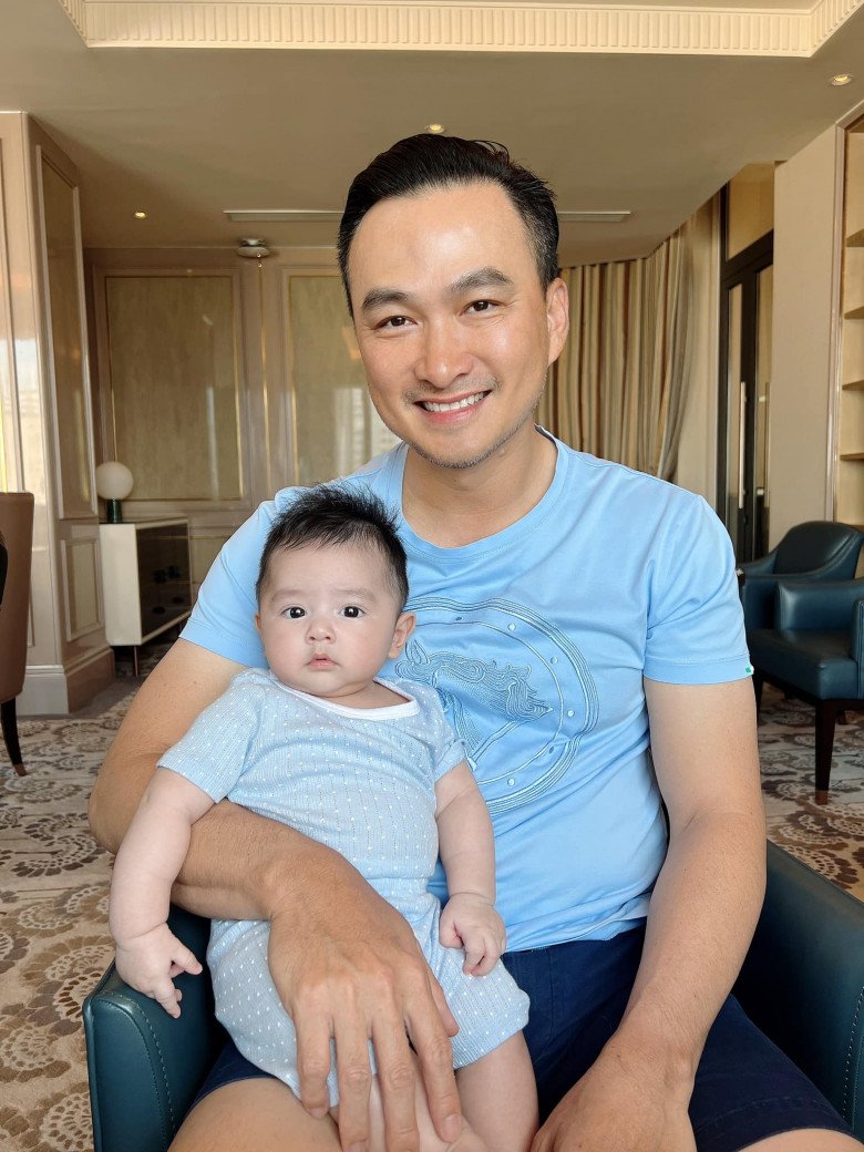 Being a father after 21 years, Chi Bao won a big prize: Handsome son in his infancy, rich face - 10