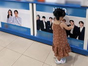 Làm mẹ - Ngó lơ bố mẹ, con gái Đông Nhi tiến thẳng đến dàn trai đẹp BTS