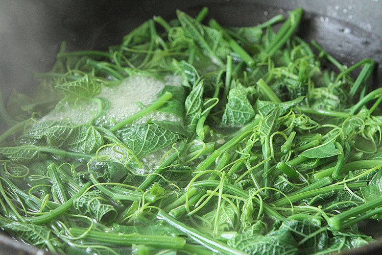 The top of chayote is not only for stir-frying, making soup like this many people regret knowing it's too late - 5