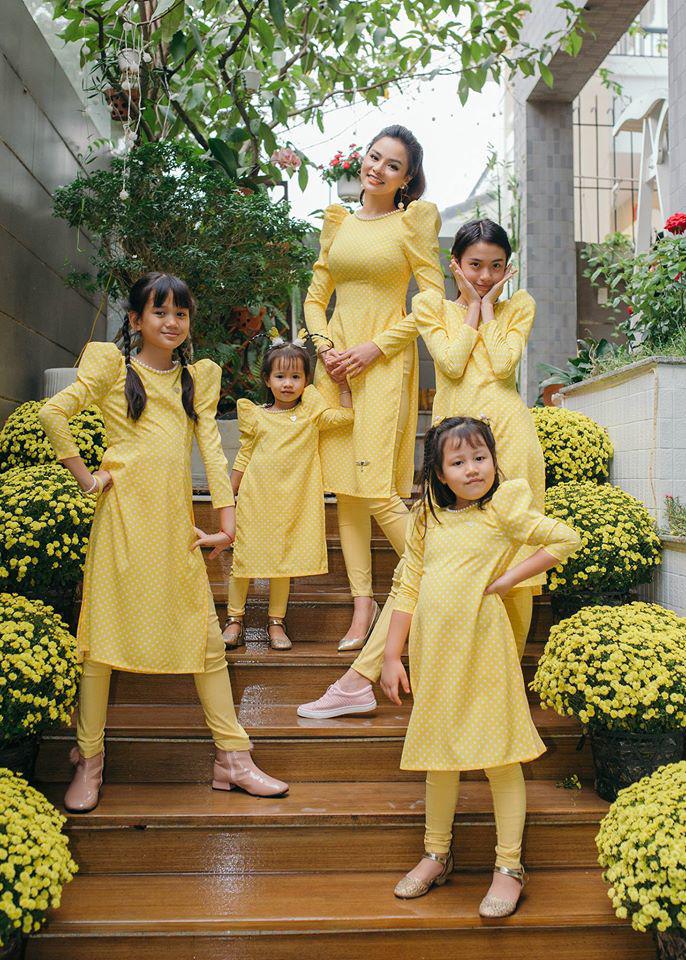 There are 4 princesses in the house, supermodel Vu Thu Phuong takes care of her clothes: Common children, stepchildren are still in sync!  - ten
