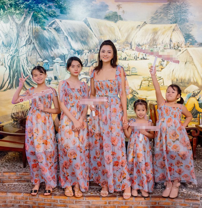 There are 4 princesses in the house, supermodel Vu Thu Phuong takes care of her clothes: Common children, stepchildren are still in sync!  - 9