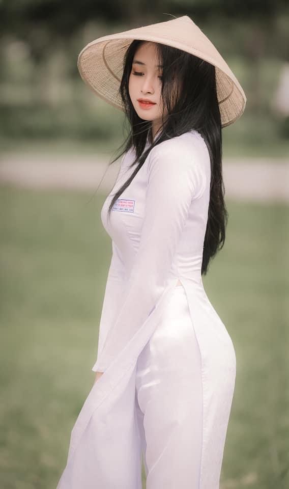 The new goddess of ao dai of social networks, born 2K2 looks attractive no matter what - 7