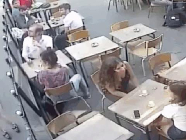 Clip Eva - Cô gái bị người đàn ông quấy rối rồi hành hung giữa phố