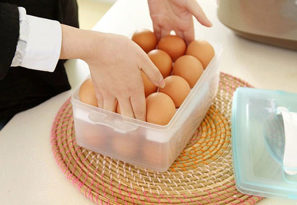 Storing eggs incorrectly increases the risk of Salmonella infection, which is the right way?  - 2