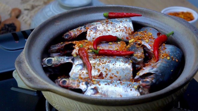 Snails braised in rich coconut water, served with rice - 4