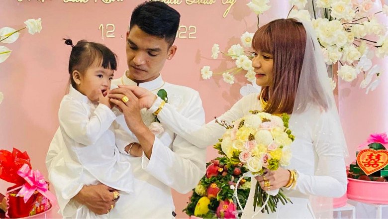 Mac Van Khoa's daughter at her parents' wedding: Wearing a double ao dai with amp;#34;the female leadamp;#34;, her face as cold as money is still cute - 7