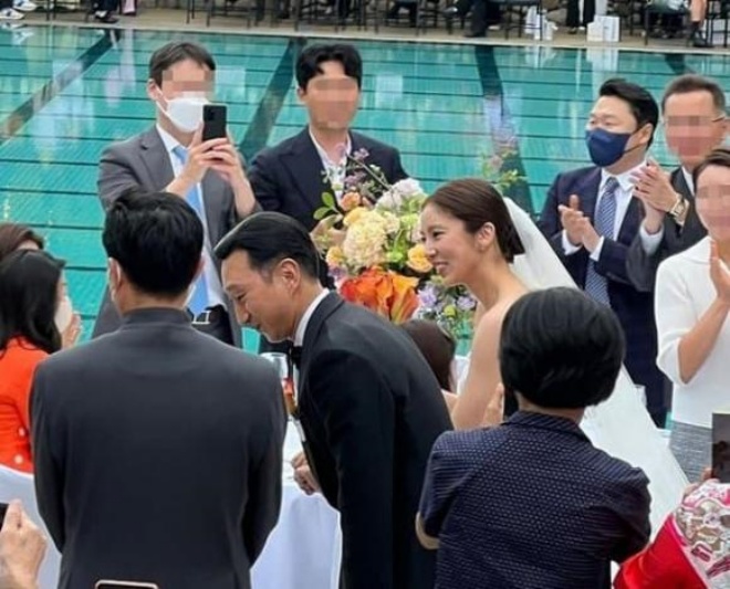 Korean bride married her ex-lover after 10 years, hurriedly got married thinking the doctor told her to marry - 4