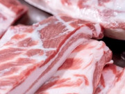 Bếp Eva - Khi mua thịt lợn, tại sao có chỗ màu sẫm và chỗ màu sáng? Sự khác biệt này người sành ăn chưa chắc đã biết