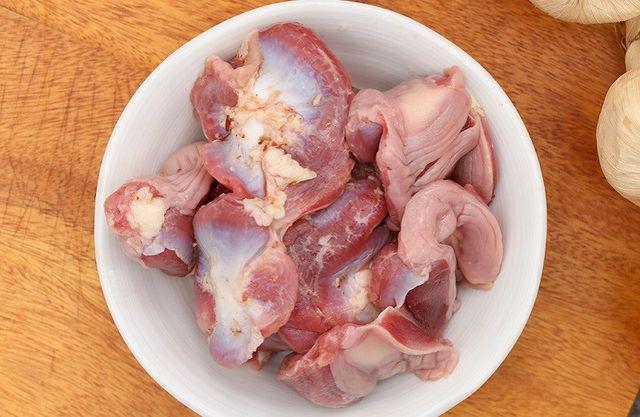 These parts of the chicken contain a lot of parasites, causing countless diseases but many people love to eat - 3