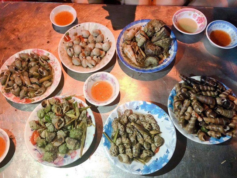The most popular, delicious, nutritious, and cheap snail restaurant in Quy Nhon, if you want to eat, you must avoid the full moon day, the 1st - 3rd