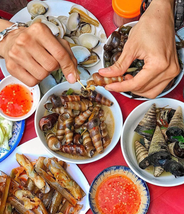 The most popular, delicious, nutritious, and cheap snail restaurant in Quy Nhon, if you want to eat, you must avoid the full moon day, April 1st.