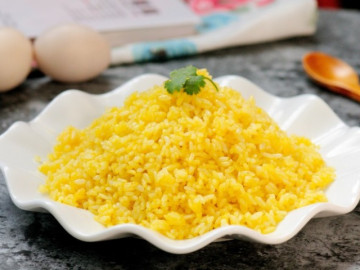 Cách làm cơm rang trứng ngon như ăn hàng