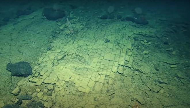 The entrance to the 7th continent: The golden brick road under the sea thousands of meters deep?  - first