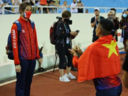 Tin tức - Giành HCV SEA Games 31, VĐV điền kinh Việt Nam làm hành động này ngay giữa sân Mỹ Đình khiến cư dân mạng trầm trồ