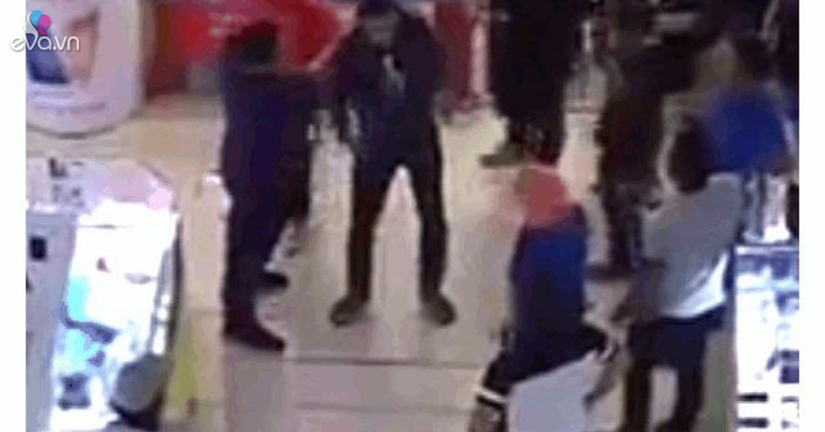 Harassment of a female salesperson, the man was beaten unconscious