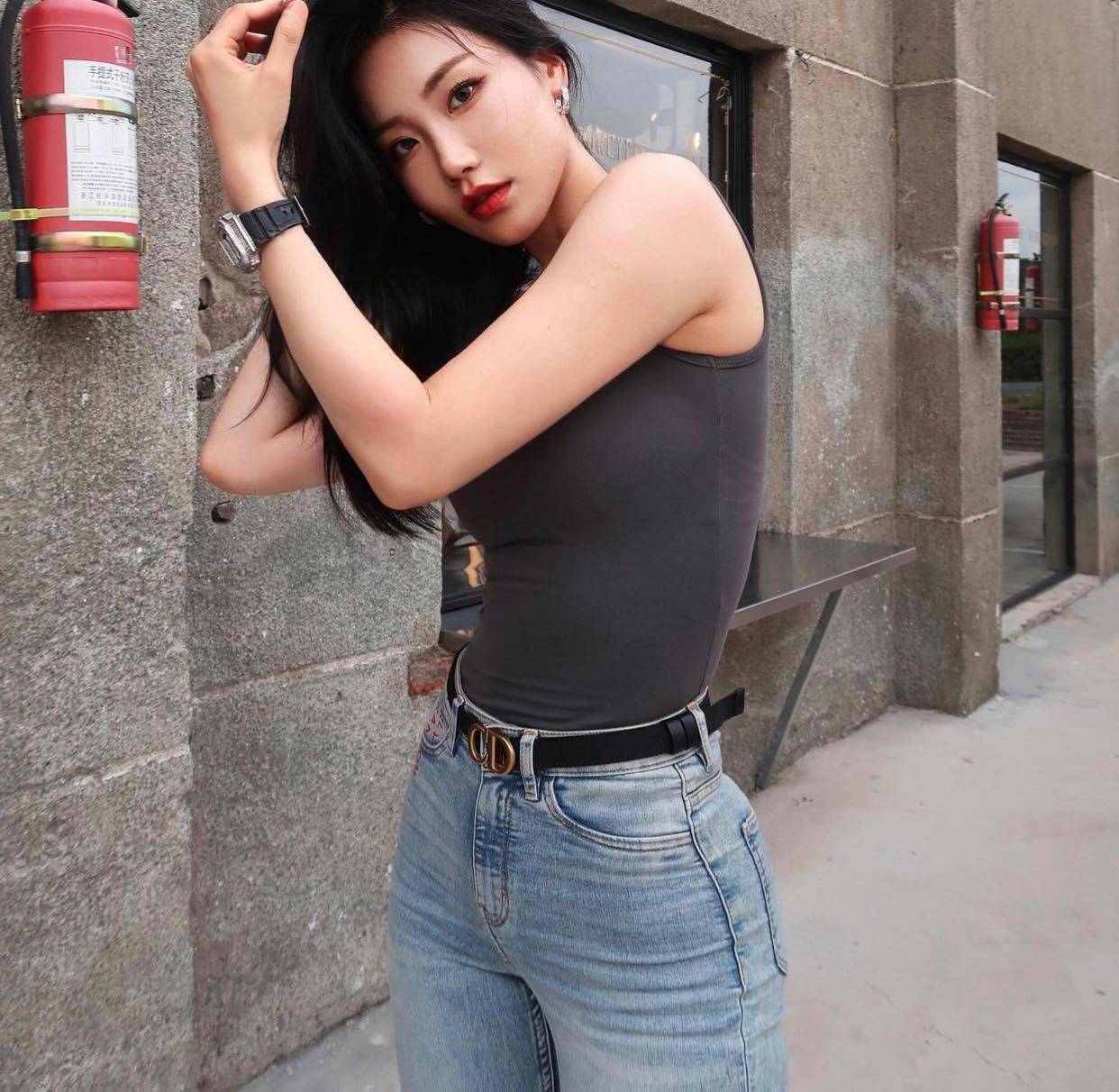 2 mỹ nữ Hàng Châu, Thượng Hải chỉ diện quần jeans cũng đẹp hết phần thiên hạ - 3