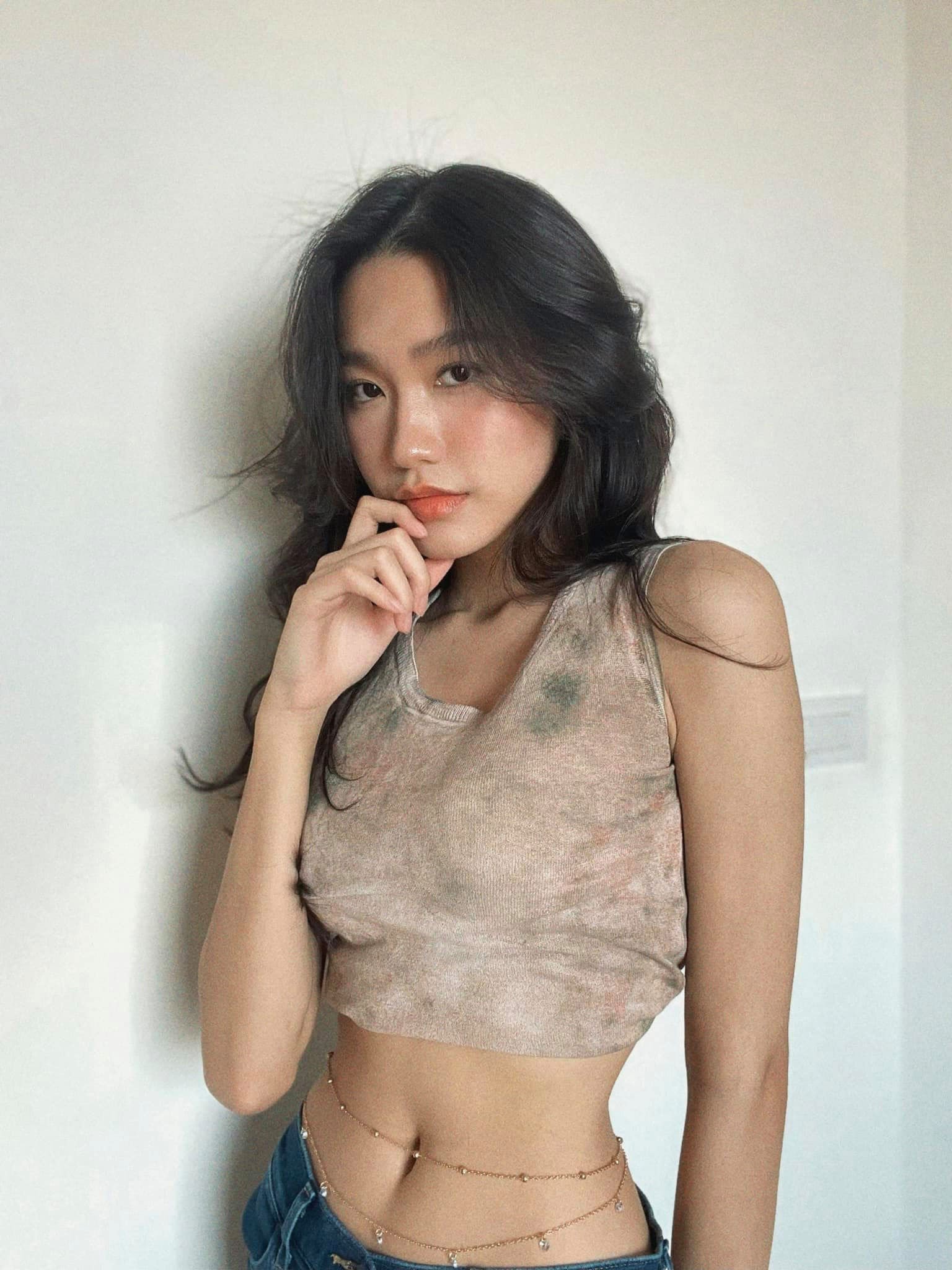 Doan Van Hau's girlfriend shows off the smallest 58cm waist in the Vietnamese beauty village - 9