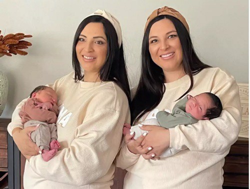 Twin sisters giving birth on the same day, even more surprised to see two babies born - 3