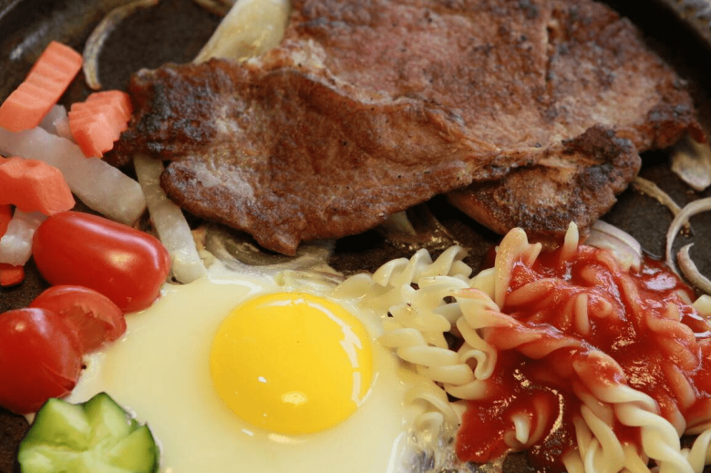 Steak plates often have rare omelets, many people don't know how to eat them, but the truth is surprising - 4