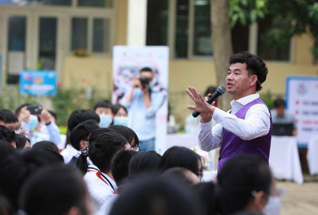 Meritorious Artist Xuan Bac: 'I never scolded my children for their grades' - 2