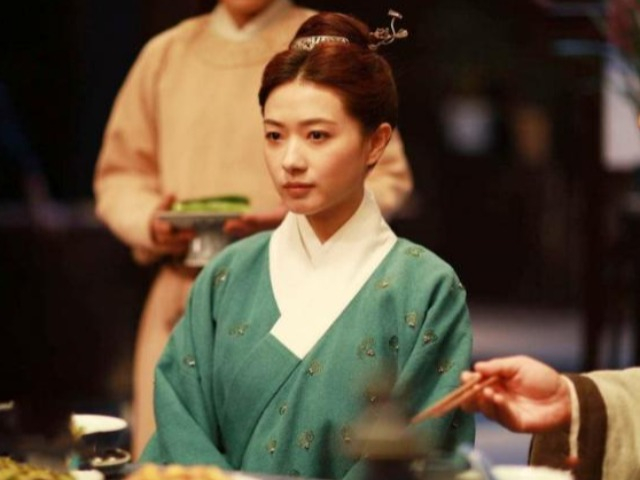 Không có chồng cũng không được đi bước nữa, góa phụ thời xưa giải quyết nhu cầu tế nhị bằng cách nào?