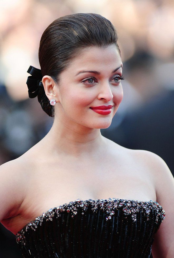 The most beautiful Miss in the world turned into a flower goddess on the red carpet of Cannes Film Festival - 11