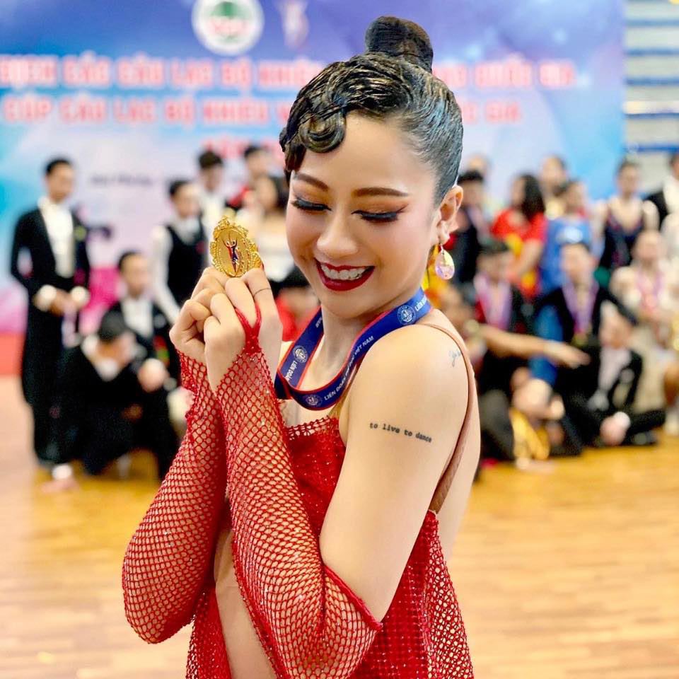Miss Hanoi with braces is still beautiful and brilliant, showing her smile when she won the SEA Games gold medal - 3