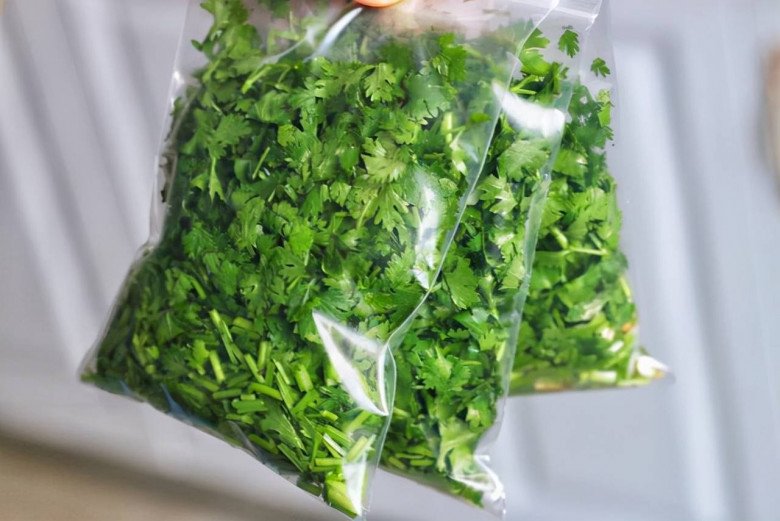 Buy coriander very quickly, do these 3 ways to still be delicious for 3 months - 6
