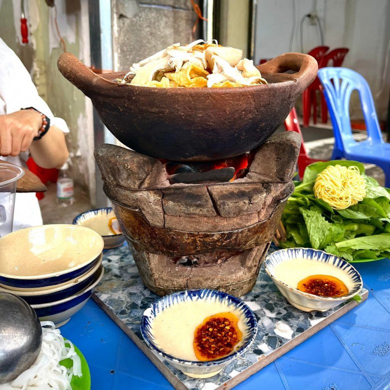 Hotpot shop for more than 40 years in Saigon, 100 pots sold out in 3 hours - 4