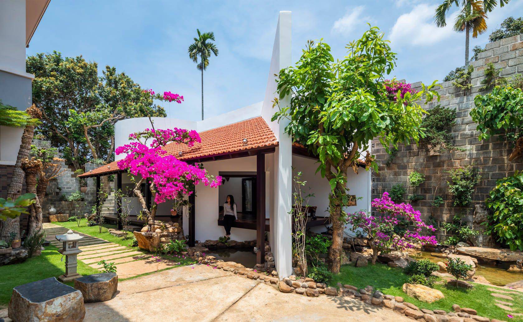 4-level house with tiled roofs in the picturesque Central Highlands style - 15