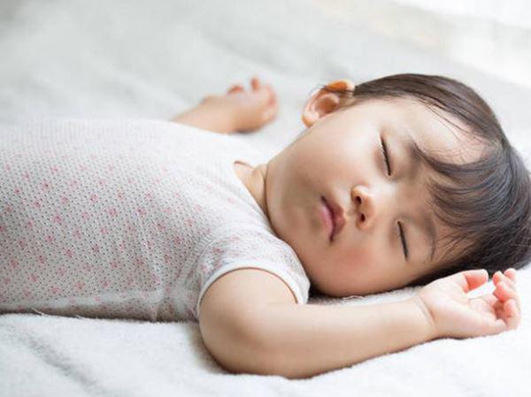 Trẻ ngủ không sâu giấc: Nguyên nhân và cách giải quyết nhanh chóng cho trẻ - 1