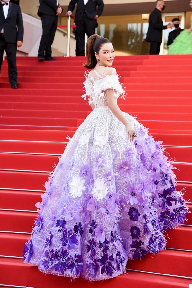 Lý Nhã Kỳ làm công chúa hoa oải hương trên thảm đỏ LHP Cannes 2022 - 2