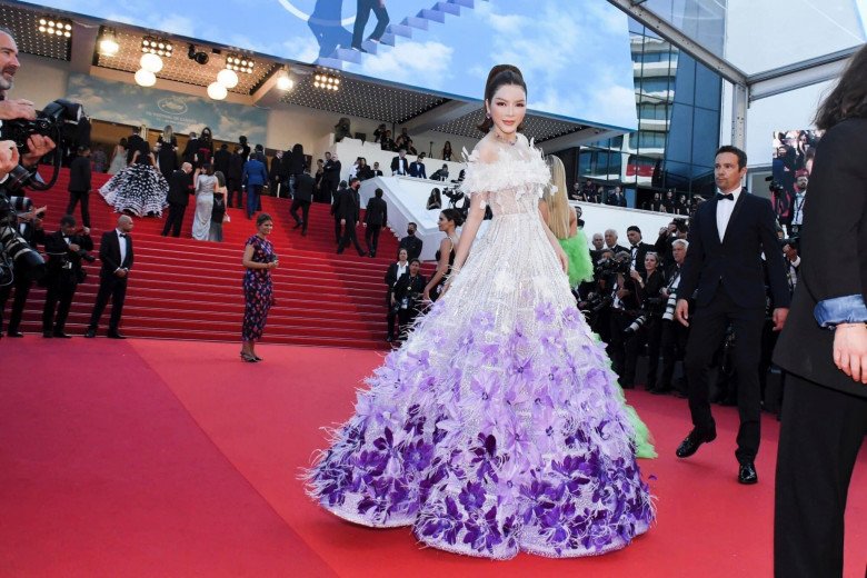 Lý Nhã Kỳ làm công chúa hoa oải hương trên thảm đỏ LHP Cannes 2022 - 5