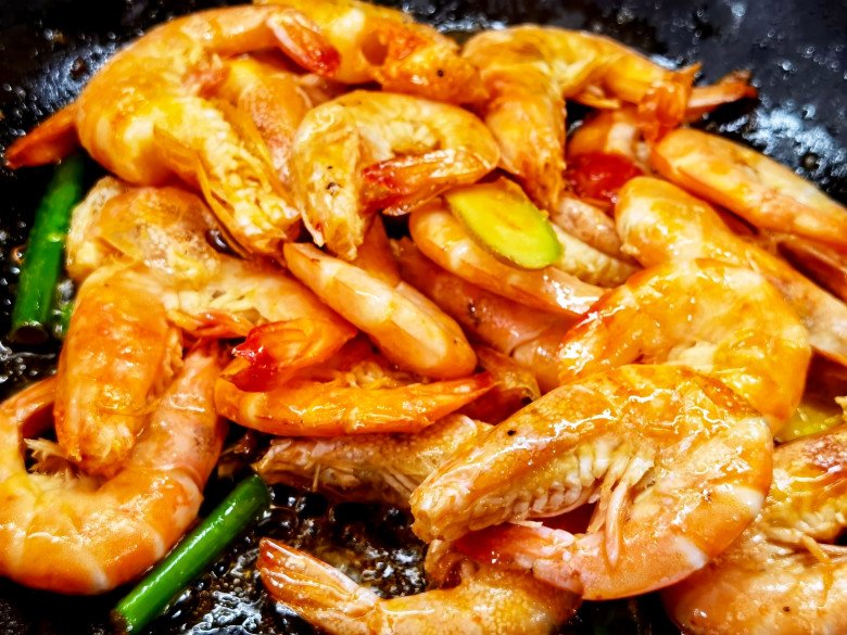 Roast shrimp, add this to just turn a beautiful red color and get rid of the fishy smell - 9