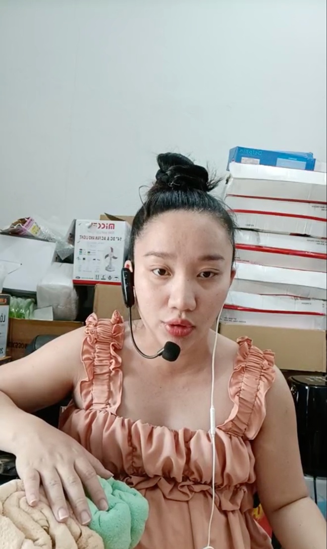 Sao Việt 24h: Con gái Phượng Chanel và Quách Ngọc Ngoan có sở thích khác người, mẹ và 2 chị amp;#34;chịu thuaamp;#34; - 6