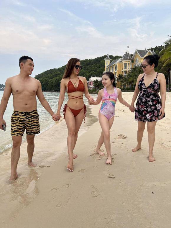 Following her mother to stay with Ly Binh's father's family not long ago, Phuong Trinh Jolie's daughter was threatened to return to her grandmother - 9