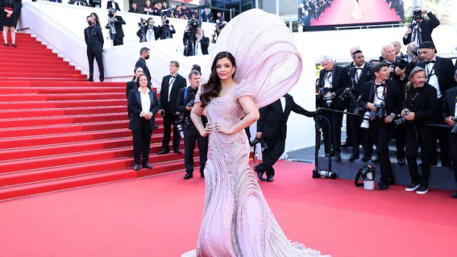 Appearing at Cannes, the most beautiful Miss of all time turned into Venus but was disappointing - 4