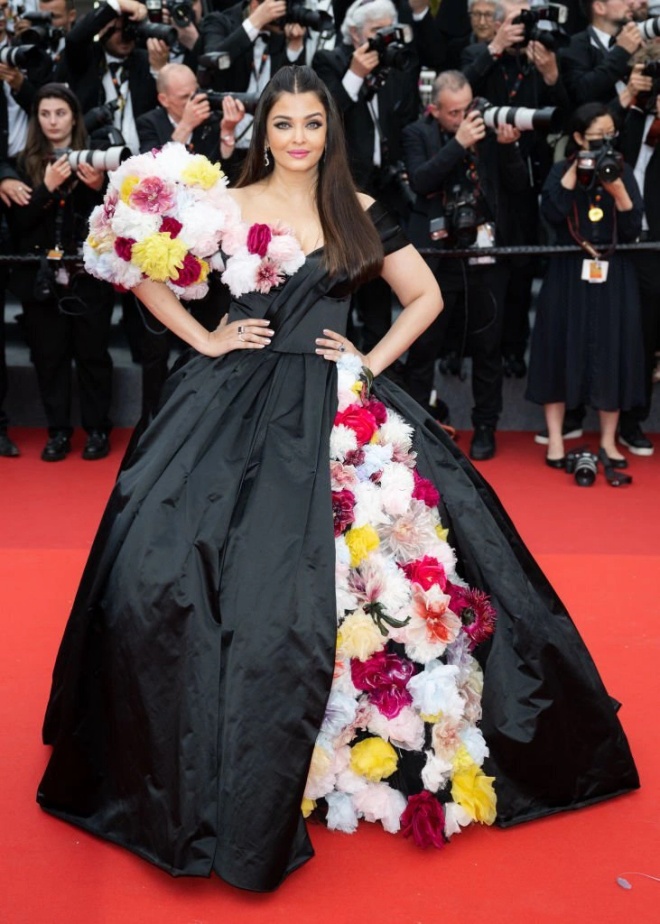 Appearing at Cannes, the most beautiful Miss of all time turned into Venus but was disappointing - 12