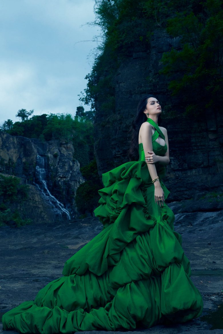 Bộ ba Hoa hậu quốc tế đình đám: Hamp;#39;Hen Niê, Hương Giang và Phương Khánh đọ sắc giữa núi rừng hùng vĩ - 10
