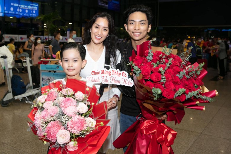 Con trai Khánh Thi Phan Hiển giành 8 HCV, bảnh bao ra sân bay đón bố lập kỷ lục Sea Games - 3