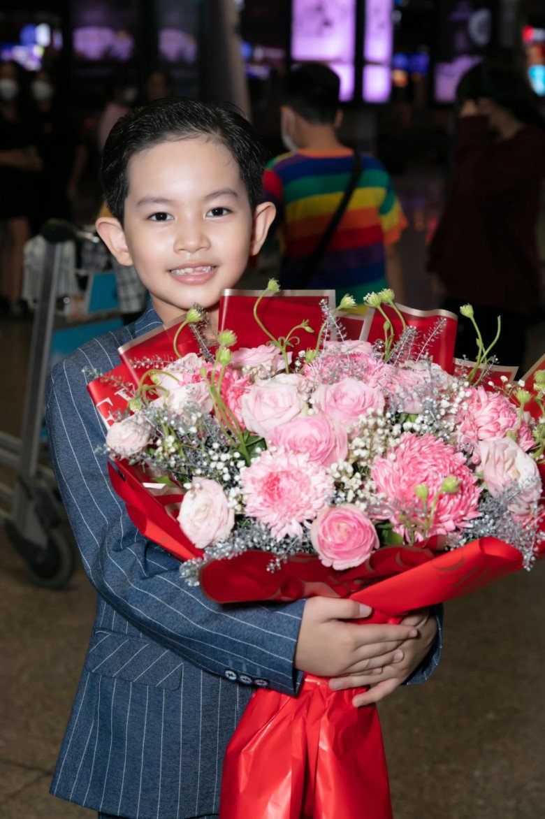 Con trai Khánh Thi Phan Hiển giành 8 HCV, bảnh bao ra sân bay đón bố lập kỷ lục Sea Games - 4