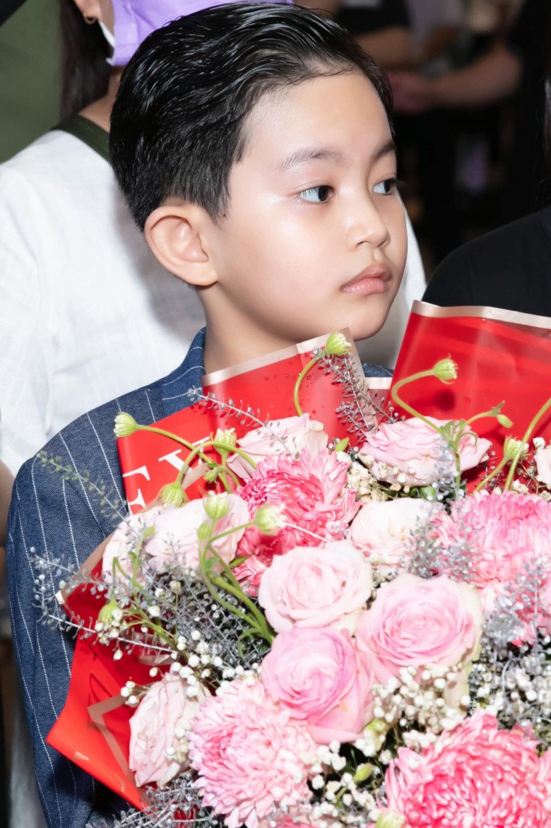Con trai Khánh Thi Phan Hiển giành 8 HCV, bảnh bao ra sân bay đón bố lập kỷ lục Sea Games - 5
