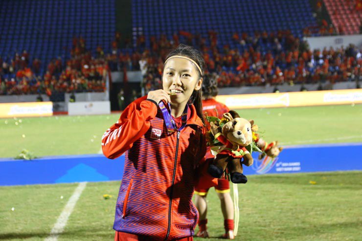 Portrait and a series of feminine everyday photos of Huynh Nhu - who scored amp;#34;golden goalamp;#34;  for Vietnam women's team - 2
