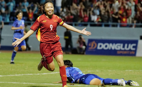 Portrait and a series of feminine everyday photos of Huynh Nhu - who scored amp;#34;golden goalamp;#34;  for Vietnam women's team - 1