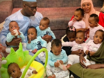 Mẹ sinh một lần 9 em bé phá kỷ lục thế giới, con 1 tuổi vẫn đang ở bệnh viện