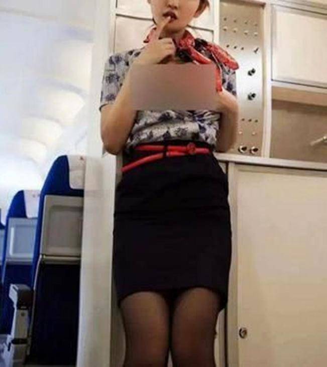 A Chinese flight attendant was kicked out by the airline for taking lingerie while working - 2