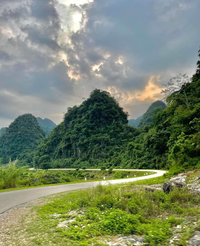 Bewildered by the scene amp;#34;charming water amp;#34;  of Dong Lam steppe in Lang Son - 1