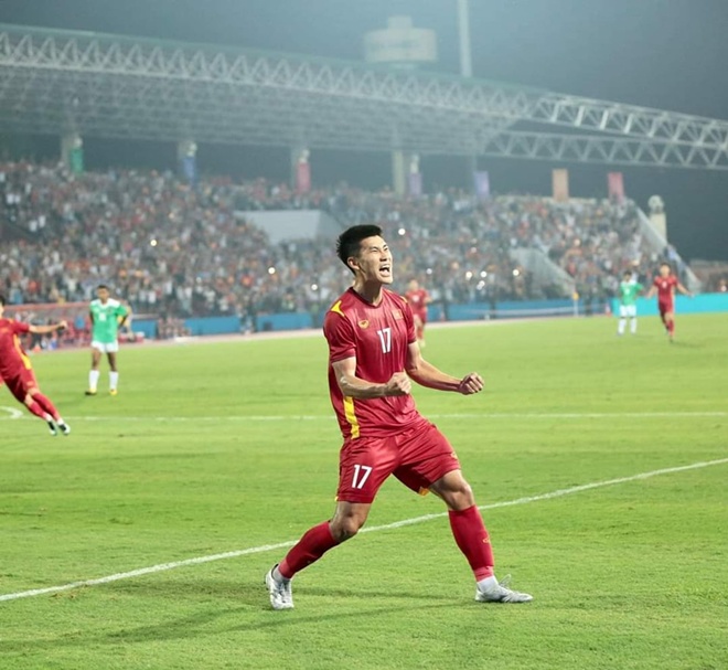 Nham Manh Dung: What is the height and body of a handsome man who scores goals for the VN team?  - first