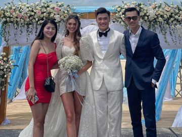 Cận cảnh váy cưới siêu ngắn tháo lắp dễ dàng để khoe chân dài mướt mắt của bà xã Bùi Tiến Dũng