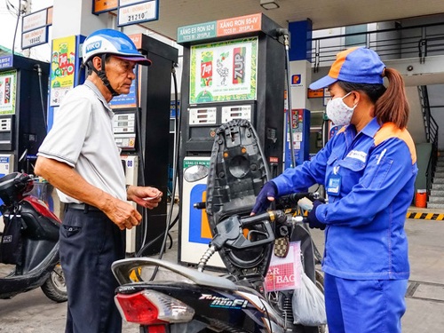 Gasoline prices continue to increase for the 4th time in a row, setting a new record - 1